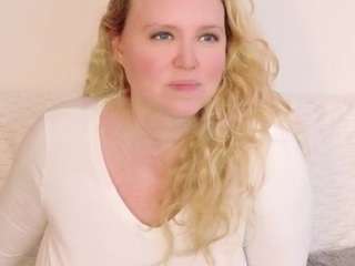 laurasky Live Webcam on CamSoda