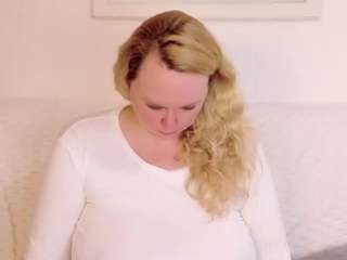 laurasky, female webcam model,  years old, on live webcam
