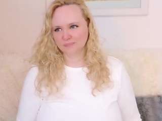 laurasky's CamSoda show and profile