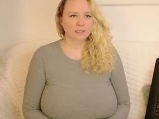 LauraSky on CamSoda