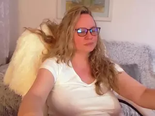 LauraSky's Live Sex Cam Show