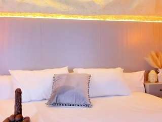 natalia-20's CamSoda show and profile