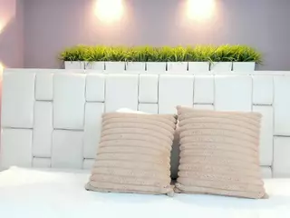 natalia-20's Live Sex Cam Show