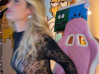 lyannaa Live Webcam on CamSoda