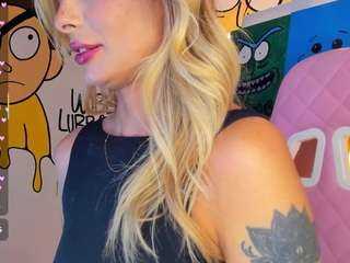 lyannaa Live Webcam on CamSoda