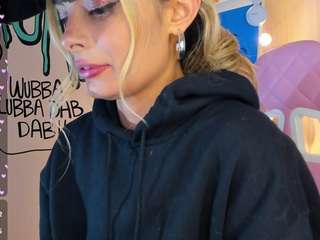 lyannaa Live Webcam on CamSoda