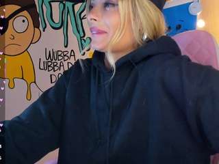 lyannaa Live Webcam on CamSoda