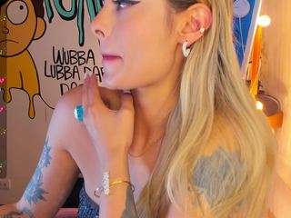 lyannaa Live Webcam on CamSoda