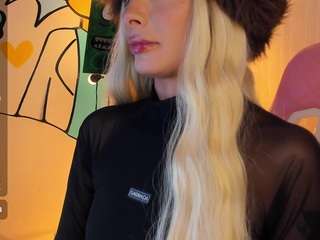 lyannaa Live Webcam on CamSoda