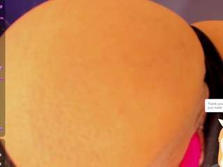 lyannaa Live Webcam on CamSoda