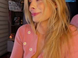 lyannaa Live Webcam on CamSoda