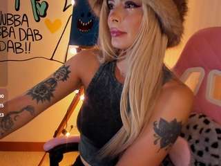 lyannaa Live Webcam on CamSoda