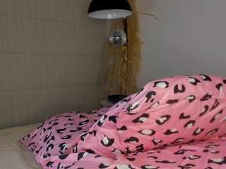 lyannaa Live Webcam on CamSoda