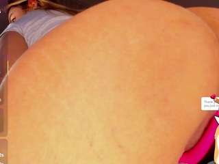 lyannaa Live Webcam on CamSoda