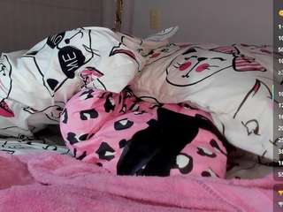 lyannaa Live Webcam on CamSoda