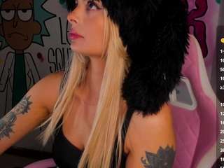 lyannaa Live Webcam on CamSoda