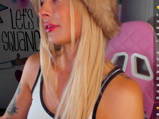 lyannaa Live Webcam on CamSoda