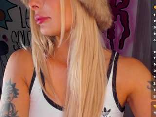 lyannaa Live Webcam on CamSoda