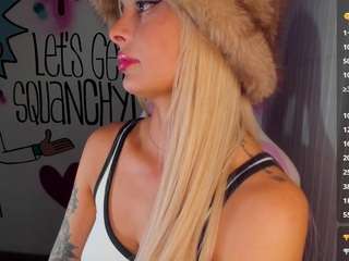 lyannaa Live Webcam on CamSoda