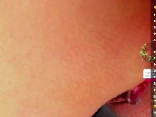 lyannaa Live Webcam on CamSoda