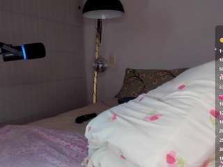 lyannaa Live Webcam on CamSoda