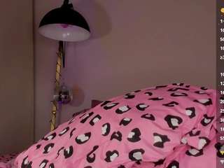 lyannaa Live Webcam on CamSoda