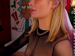 lyannaa Live Webcam on CamSoda