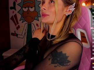 lyannaa Live Webcam on CamSoda