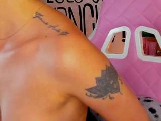 Live webcam model lyannaa on Soda Cams