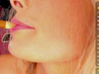 lyannaa Live Webcam on CamSoda