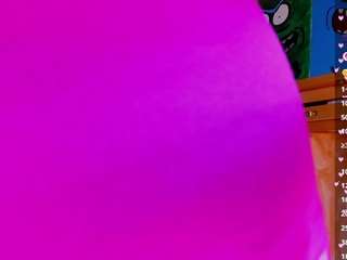 lyannaa Live Webcam on CamSoda