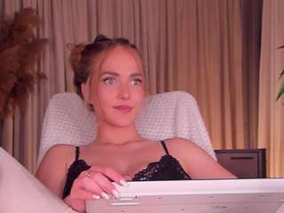 Live webcam model daintydell on Soda Cams