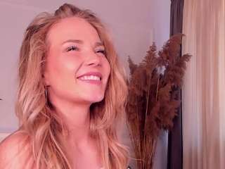 Live webcam model daintydell on Soda Cams