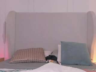 chloedee's CamSoda show and profile