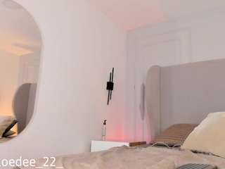 chloedee's CamSoda show and profile