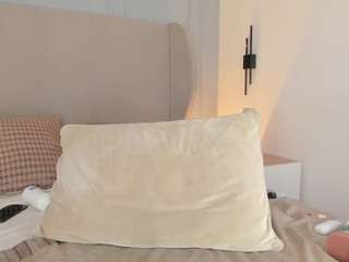 chloedee's CamSoda show and profile