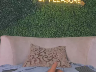Chloe Dee's Live Sex Cam Show