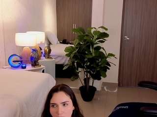 le modèle avalodge est en webcam porno dans un show sur le site camsoda, il possède les tags suivants: ass,natural,young adult,toys,teen 18,tease,strip,solo,shaved-pussy,pussy,bedroom,pov,lovense,living room,lingerie,feet,dildo,control,brown eyes,blowjob