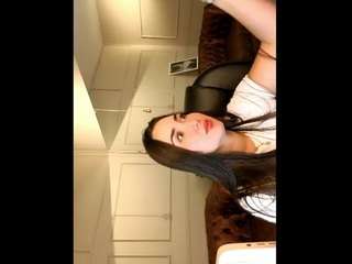 Avalodge's cam show statistics and live stream