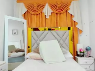 Sara-Hills's Live Sex Cam Show