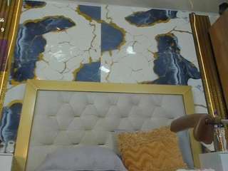 Live webcam model emily-86 on Soda Cams