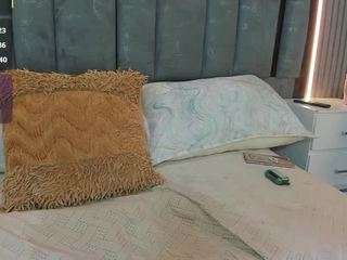 emily-86's CamSoda show and profile