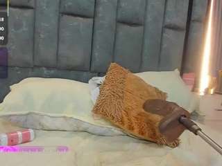 Live webcam model emily-86 on Soda Cams