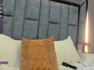 Live webcam model emily-86 on Soda Cams