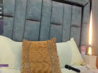 Live webcam model emily-86 on Soda Cams