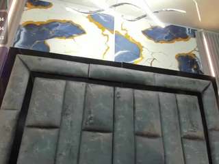 Live webcam model emily-86 on Soda Cams