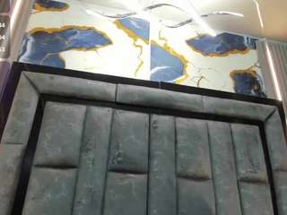 Live webcam model emily-86 on Soda Cams