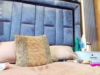 emily-86 Sex Cam Show