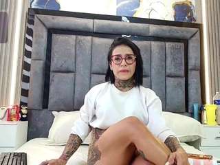 emily-86 Sex Cam Show