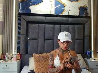 emily-86 live cam